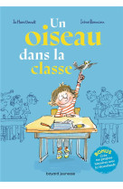 Un oiseau dans la classe