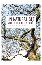 Un naturaliste sur le toit de la foret