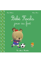 Bébé koala joue au foot