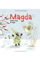 Magda dessine avec la neige